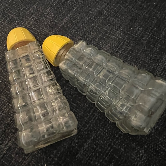 Vintage 50s salt and pepper shakers - Picture 4 of 4